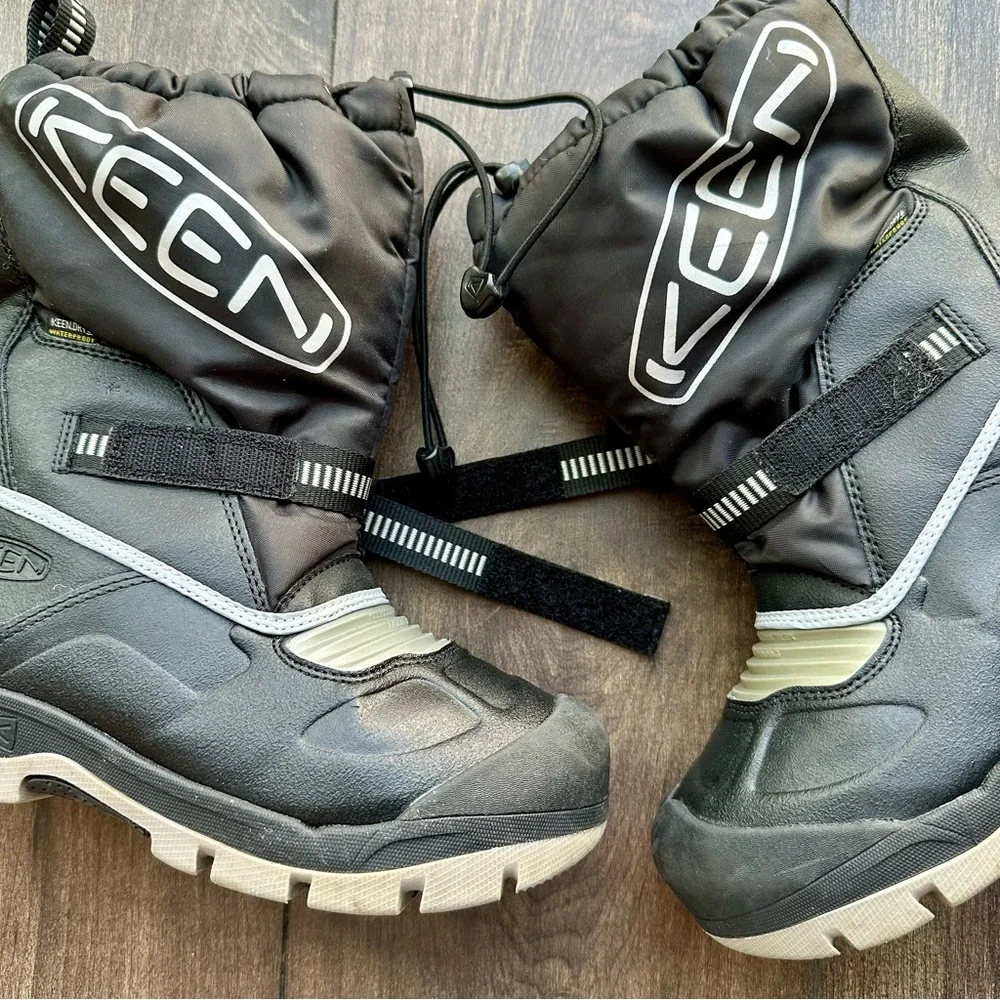 KEEN Kids Snow Troll Waterproof Insulated Winter Boots - Size 2 - Black Silver